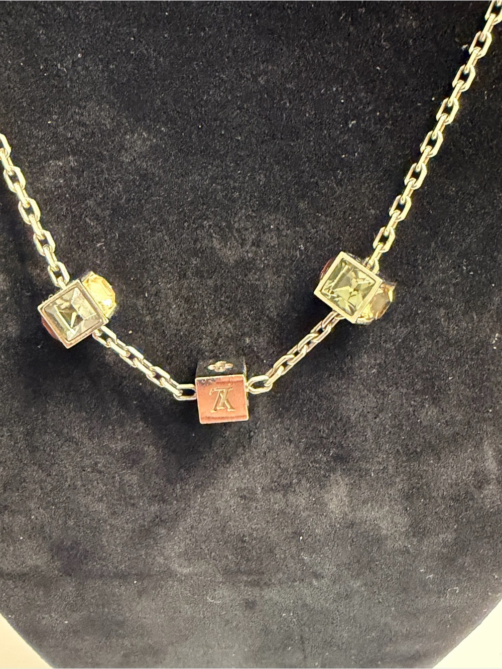 Louis Vuitton Swarovski Gamble Short Necklace in silver Model Number M65232 - Picture 2 of 7